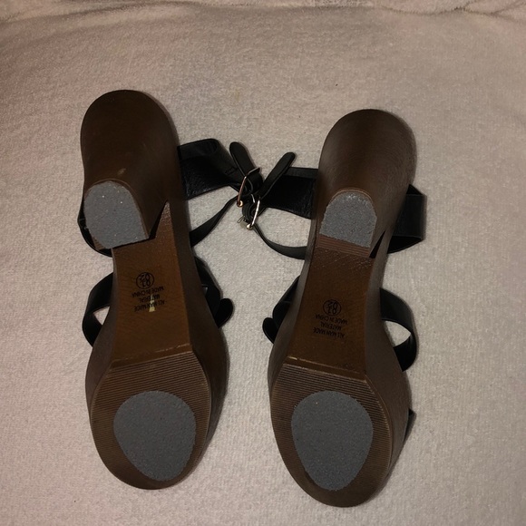 Shoes 👠 - Picture 4 of 5